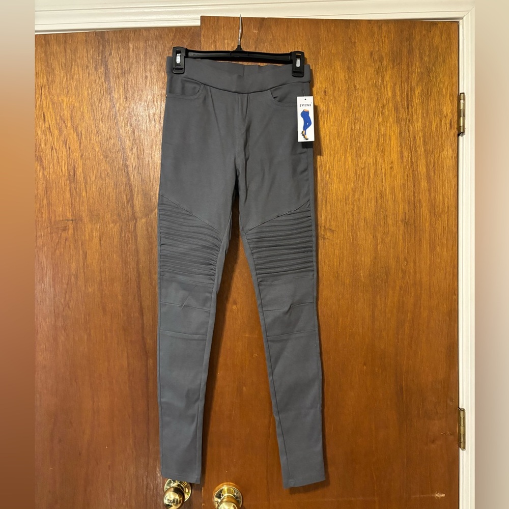 🐠 NWT JVINI skinny leggings size M(run small)